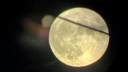 Опубликованы фотографии суперлуния, которое могли видеть жители Сахалина