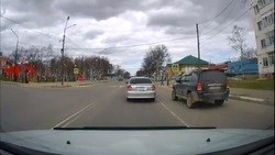 Спешил в магазин: водителя наказали за игнорирование детей на «зебре» в Ногликах