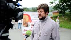 Православный священник раскрыл смысл патриотизма для молодежи Сахалина