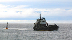 В Охотском море горело судно Brompton San с 42 вахтовиками