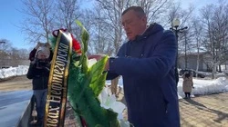 Губернатор Лимаренко почтил память жертв нефтегорской трагедии в Охе