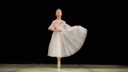 Навстречу рассветам: мастер международного класса учит детей с Кунашира балету