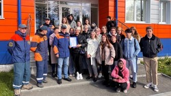 Студенты техникума сервиса примерили роль спасателей в пожарной части Сахалина