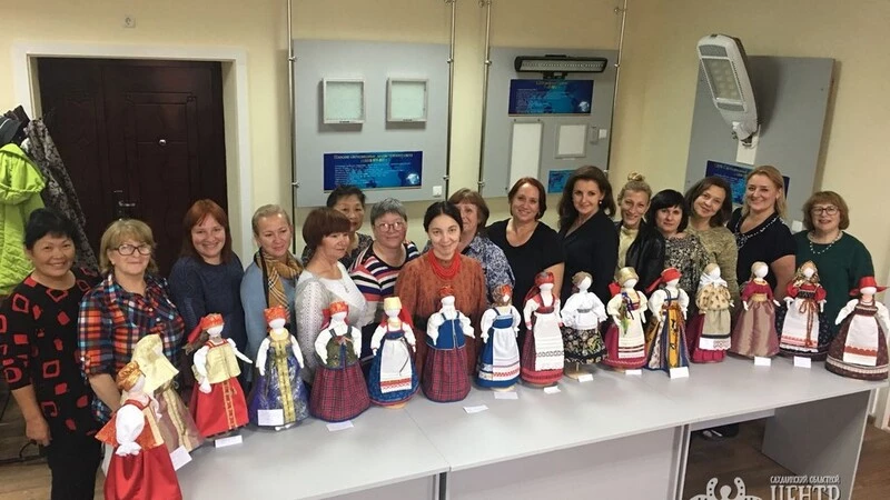 Мастер-класс «Русский фольклорный костюм» прошел в Южно-Сахалинске