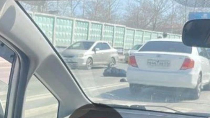 Очевидец: человека сбили на пешеходном переходе в Южно-Сахалинске (ОБНОВЛЕНО)