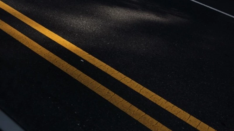 Новый асфальт уложат ночью 3 ноября на одном из перекрестков в Южно-Сахалинске