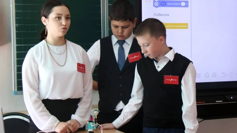 «Тревога оказалась ложной»: в Ногликах школьников вернули за парты с дистанционного обучения