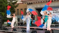 Сотни сахалинцев собрались в уличном кинотеатре на фестивале «Городская симфония» 