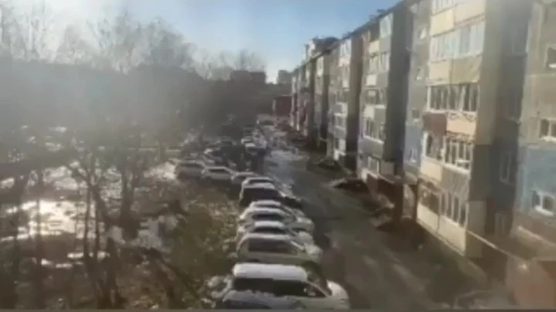 «За душу взяло»: на Сахалине военный оркестр поздравил бабушку-ветерана с днем рождения