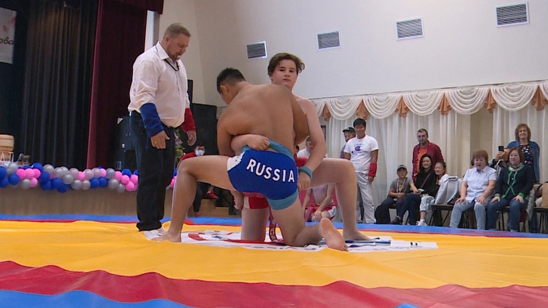 За победу в корейской борьбе сахалинцу вручили живого бычка