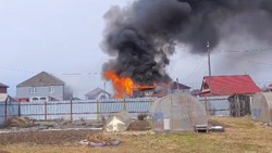 Нужна помощь: семья с детьми осталась без дома после пожара в Хомутово