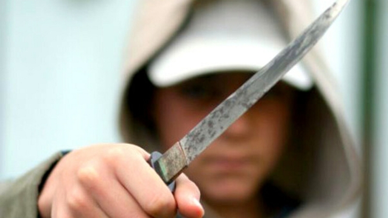 Сахалинец пытался пронести в здание суда нож