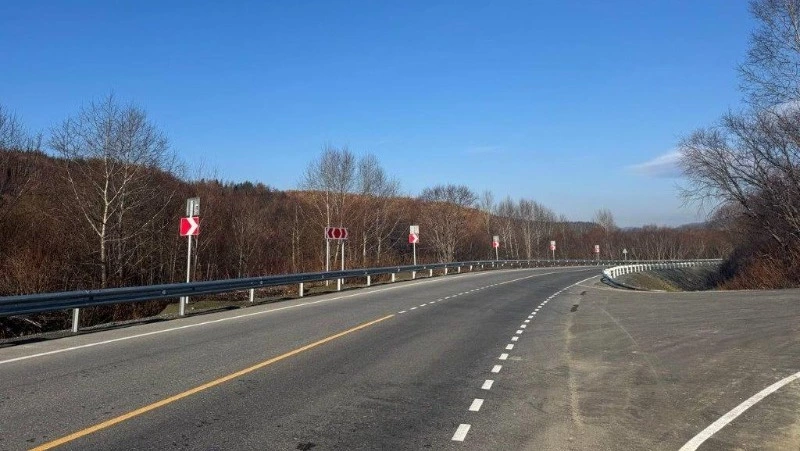 Более 8 км ограждений и 5,5 км тротуаров обустроят в трех районах Сахалина благодаря нацпроекту