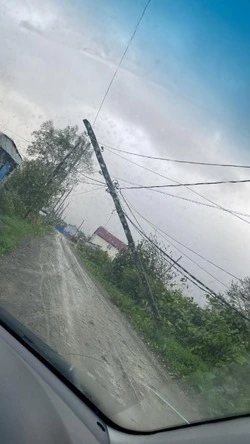 «Хиннамнор» повалил опоры ЛЭП и сломал деревья в Долинском районе  