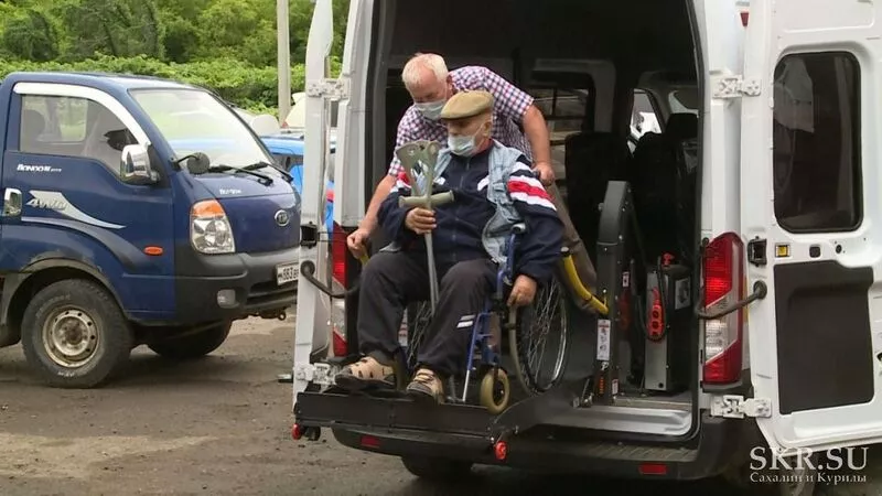 На Сахалине мобильные бригады пешком ходят за пожилыми пациентами из-за автохамов