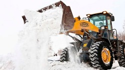 Водителей в Смирных предупредили о расчистке снега во дворах 30 ноября