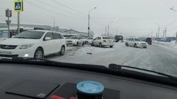 Авария у «Зодчего» спровоцировала пробку в Южно-Сахалинске