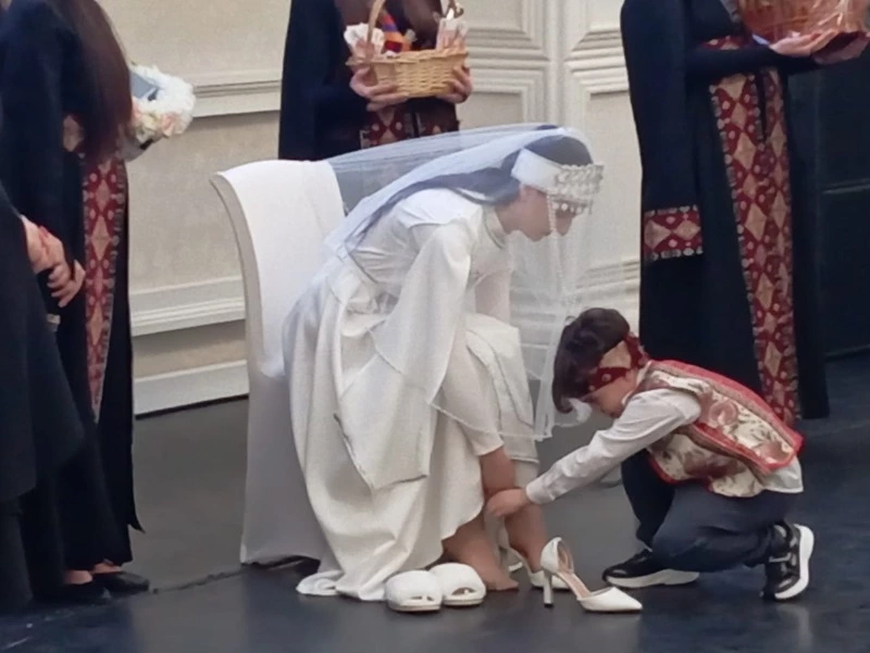 Мёд во рту, лаваш на плече