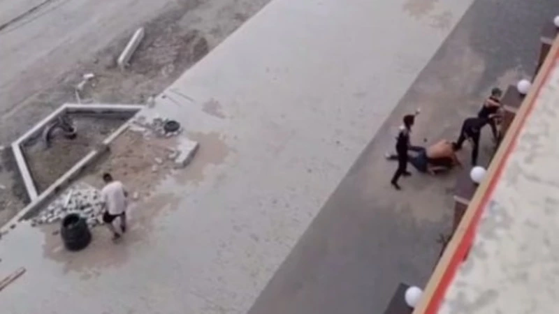 Сахалинский блогер стал свидетелем массовой драки в центре Якутска: ВИДЕО