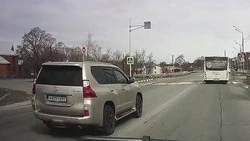 Водитель «Лексуса» устроил опасные гонки в Южно-Сахалинске