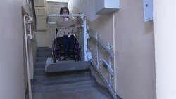 Подъемник для сахалинского инвалида бросили без обслуживания в Южно-Сахалинске