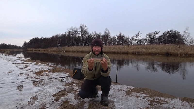 Сахалинский рыбак поймал первую навагу и сумку на зубастого червяка