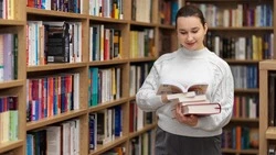 День библиотекаря 2024: история, традиции, поздравительные картинки