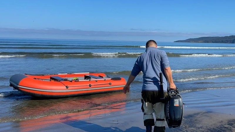 «Балансировал на коралле». Рыбаки чудом не утонули в море на Сахалине