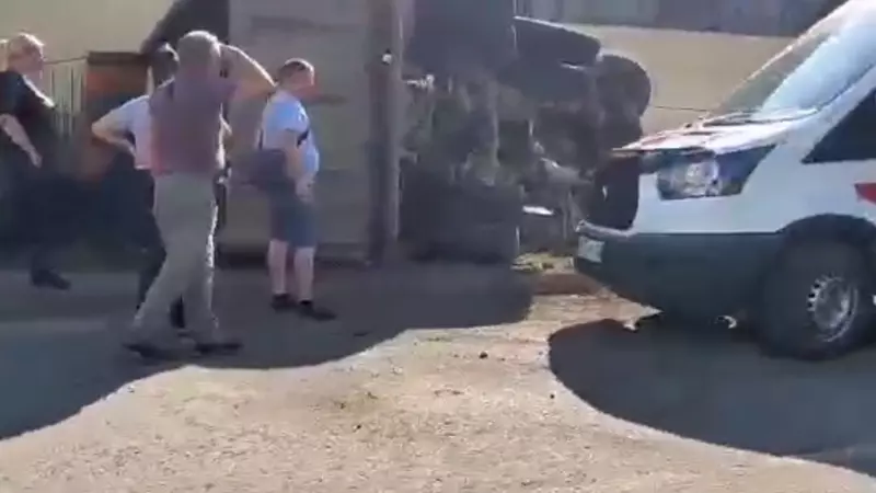 Сахалинец, перевернувшись в КамАЗе, получил сильные ожоги горячим асфальтом