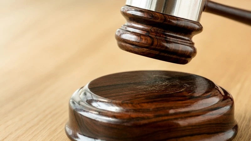 Инвалид из Долинска украл телевизор у знакомой и вернулся к ней с выпивкой