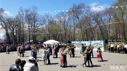 В Южно-Сахалинске станцевали праздничный вальс
