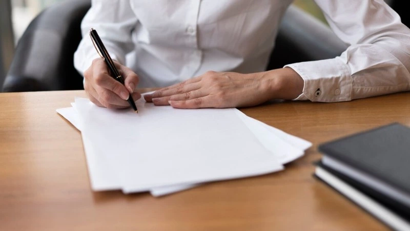 Житель Сахалина уговорил приятельницу подписать договор за него, а после еще и высудил с нее миллион