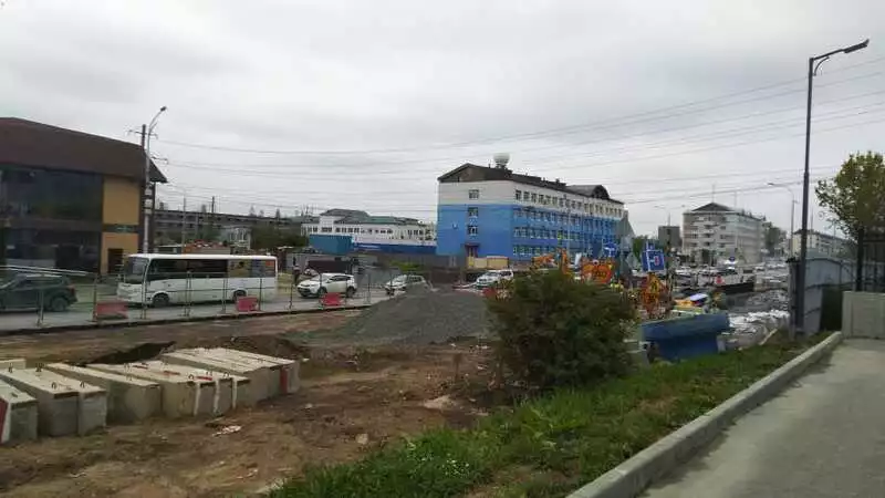 Открытие половины дороги на Комсомольской возмутило жительницу Сахалина