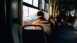 Роспотребнадзор объяснил разницу в стоимости проезда в Южно-Сахалинске при оплате наличкой и картой