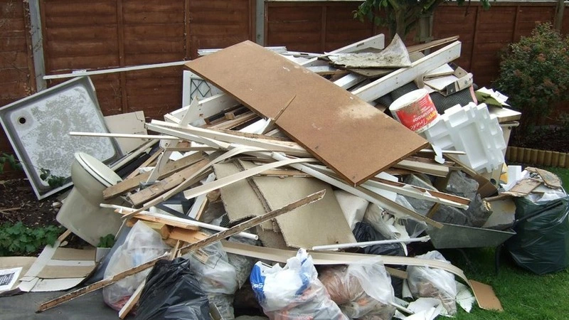 В Корсакове около 900 предпринимателей не заключили договор на вывоз мусора