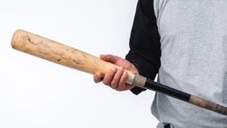 Житель Южно-Сахалинска повредил автомобиль обидчика после конфликта