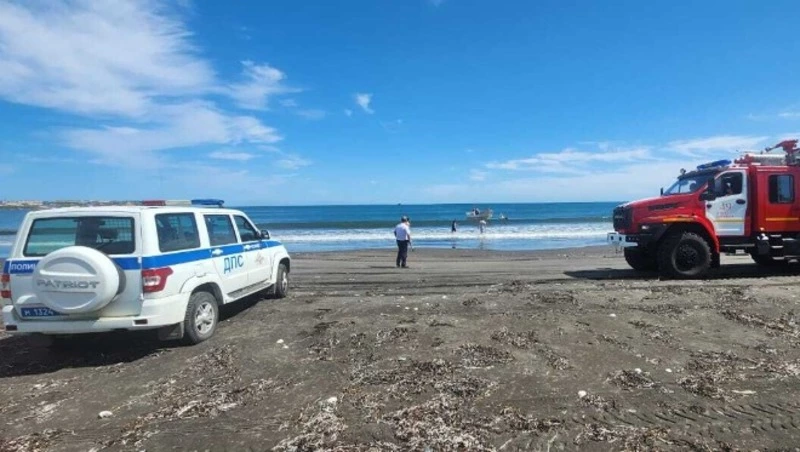 Гидроцикл с двумя людьми унесло в Охотское море
