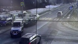Водитель перестроился в последний момент и спровоцировал аварию в Южно-Сахалинске