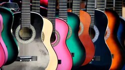 Деньги на хорошие гитары собирают «Вольные музыканты» для талантливых ребят
