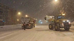 Южно-Сахалинск утром 8 января: транспорт ходит, дороги открыты, техника на улицах