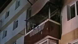 Спасатели эвакуировали 16 человек из горящего дома в Холмске
