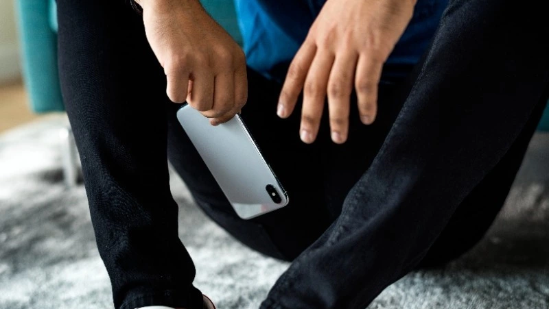 Полицейские за сутки нашли вора телефона стоимостью 130 тысяч рублей в Южно-Сахалинске