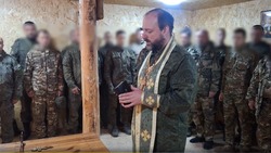 Сахалинские военнослужащие построили блиндажную часовню в зоне СВО