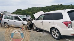 Водитель Toyota Probox умер после лобового столкновения с Subaru Forester на Сахалине