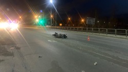 Мотоциклист-нелегал врезался в автомобиль в Южно-Сахалинске