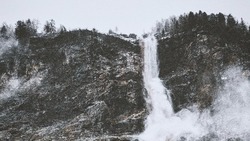 Спасатели предупредили об опасности схода лавин в Южно-Сахалинске
