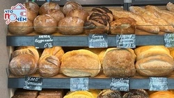 На Сахалине некоторые магазины торгуют хлебом по цене вдвое, а то и втрое выше средней