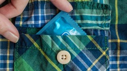Секс с презервативом поможет защититься от оспы обезьян на Сахалине