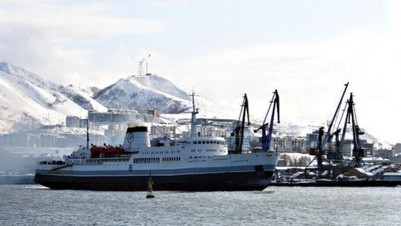 Паромную переправу Ванино – Холмск закрыли до окончания шторма