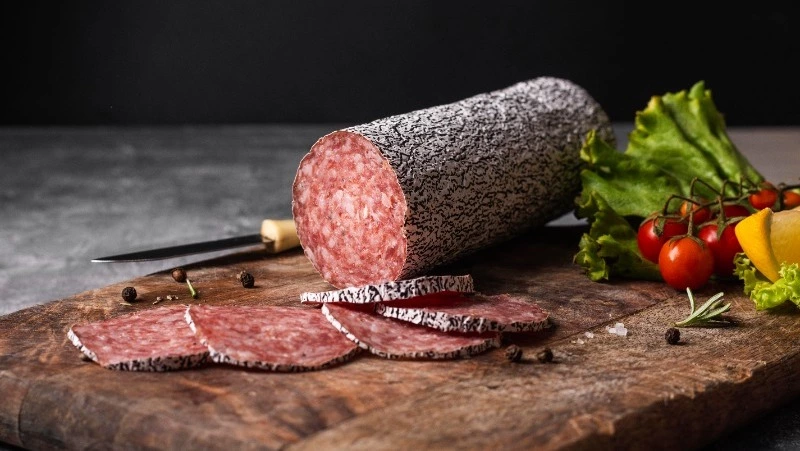 Роспотребнадзор нашел партии просроченной колбасы на Сахалине в 2023 году